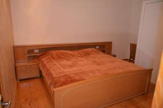 Хостелы Sweet Home Hostel Кутаиси Двухместный номер с 1 кроватью и собственной ванной комнатой-3